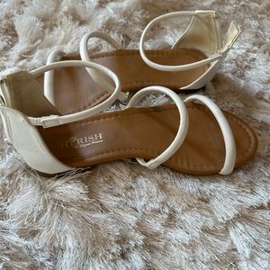 Women's white sandal size 6